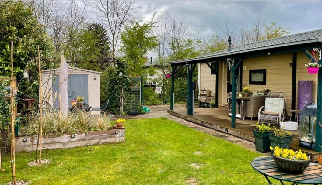 Comfortabel Chalet In Nationaal Park Wateren ภายนอก รูปภาพ