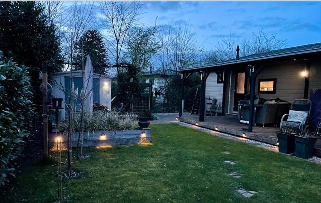 Comfortabel Chalet In Nationaal Park Wateren ภายนอก รูปภาพ