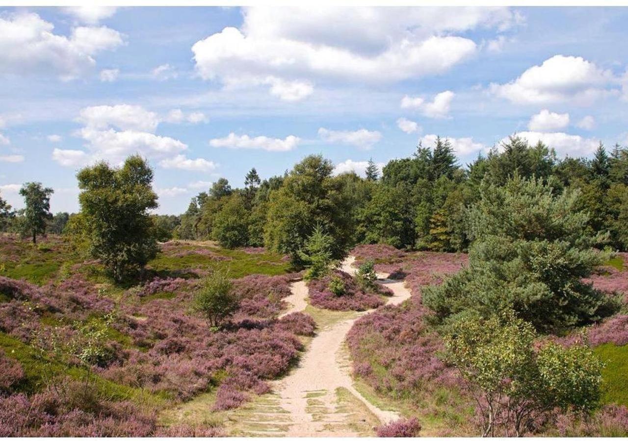 Comfortabel Chalet In Nationaal Park Wateren ภายนอก รูปภาพ